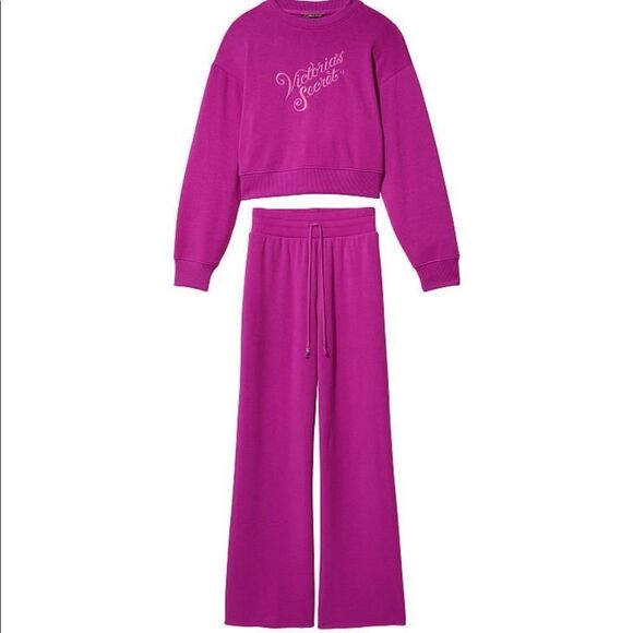 VICTORIA'S SECRET
Stretch Fleece Crewneck Set - Picture 1 of 4